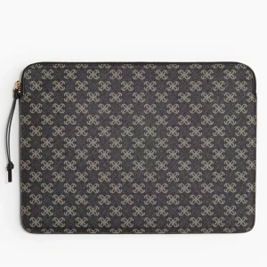 Svart datorväska med mönster  - Säljer detta jättefina datorfodralet köpt på H&M för cirka ett år sedan! (slutsåld nu) Enda defekten är att dragkedjan kan hacka upp sig lite ibland och lägga sig fel. Men annars är den i toppskick och ger en snygg lyxig känsla som passar o ha till skolan!