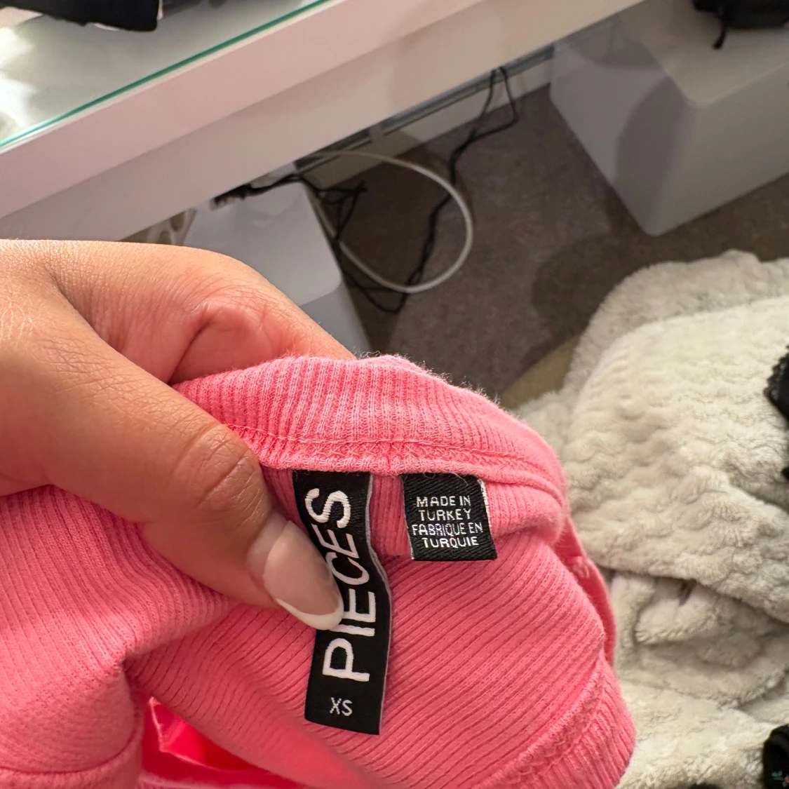 Rosa ribbad linnetopp från Pieces - 2