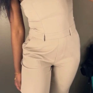 Beiga jumpsuit  - Helt nya utan prislapp!