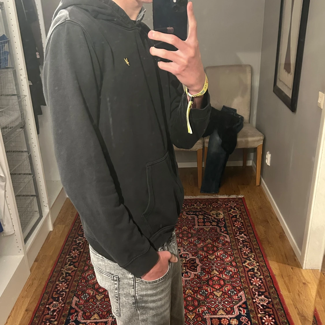 Svart hoodie från Lyle & Scott - 1