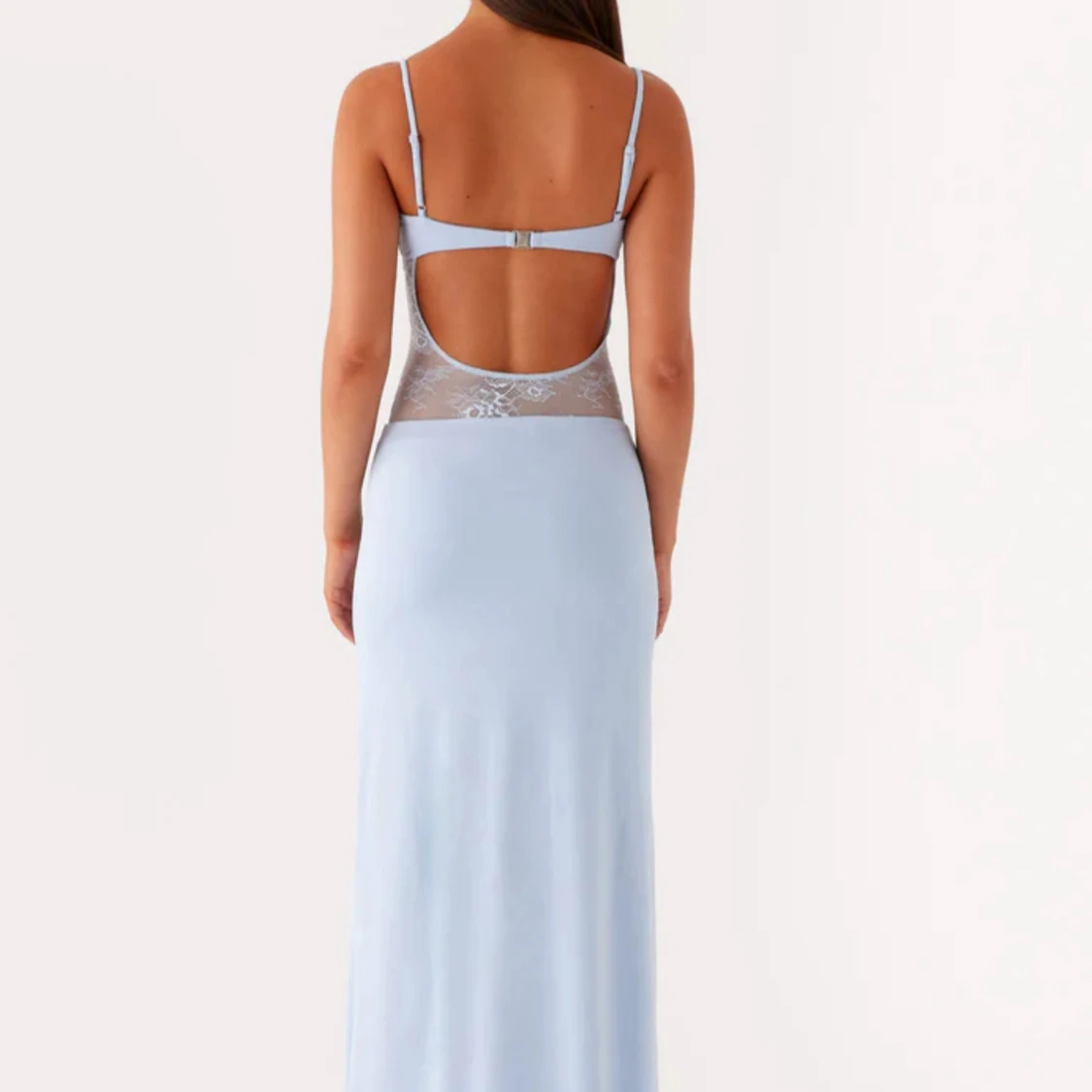 Ljusblå långklänning med spetsdetalj - 3