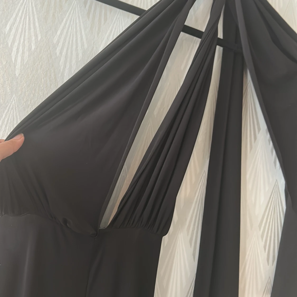 Svart jumpsuit ( knyt hur du vill ) 