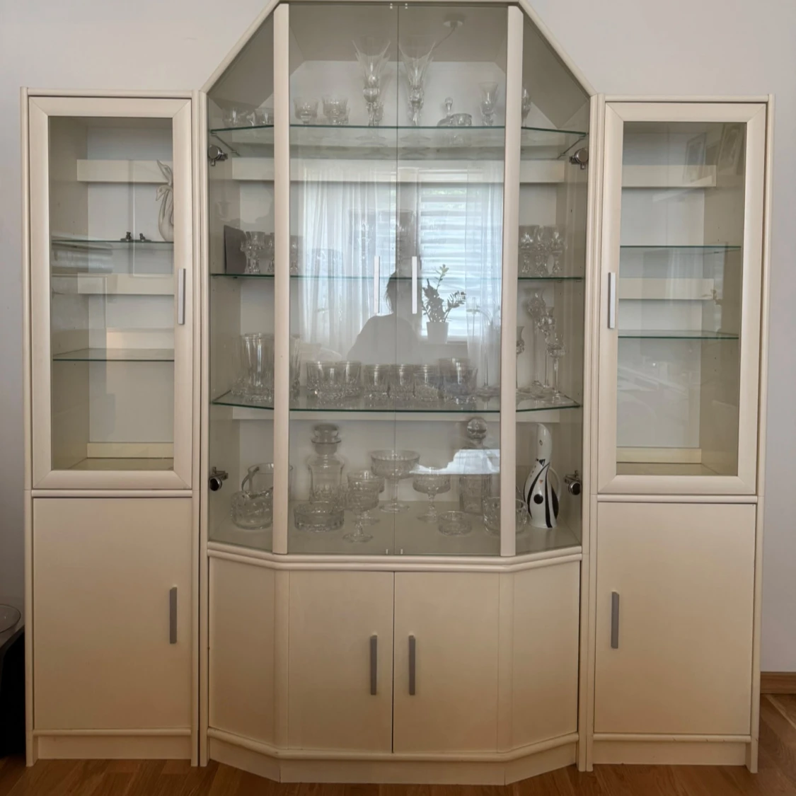 2st Vitrinskåp Timantti från Mio - 1