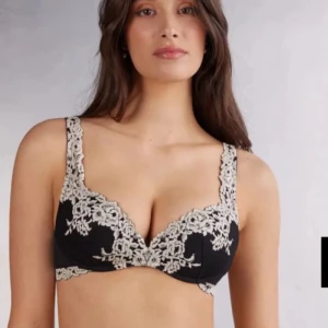 intimissimi bh - Helt ny storlek 75b/75c jag sänker int pris för den är ny men köpte för 530kr +frakt så därför!🩷🩷