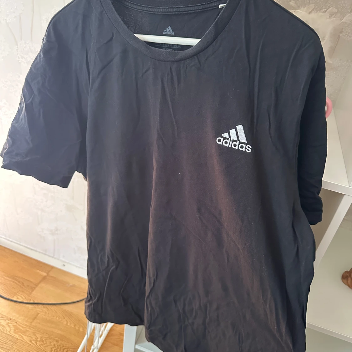 Svart t-shirt från Adidas i bomull strl: XL