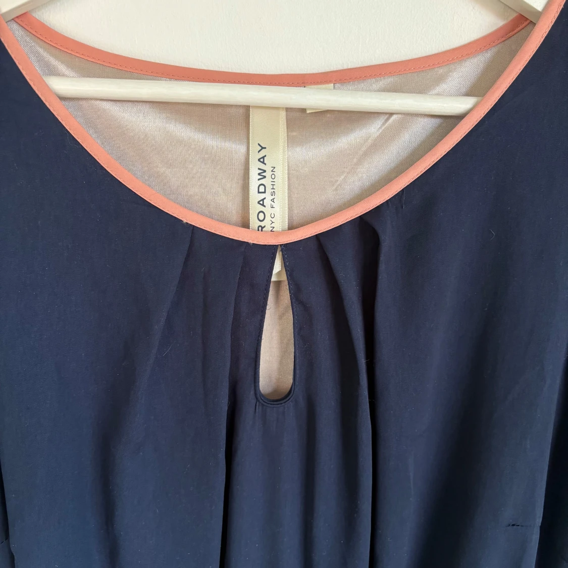 Mörkblå klänning från Broadway NYC - 2