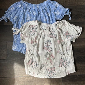 2 blommiga blusar med knyt i ärmen - Knappt använda. Xs men passar S  