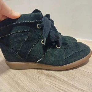 Isabel marant skor - Svarta isabel marant skor som knappt är använda och inye kommer till användning, pris kan diskuteras under snabb affär 