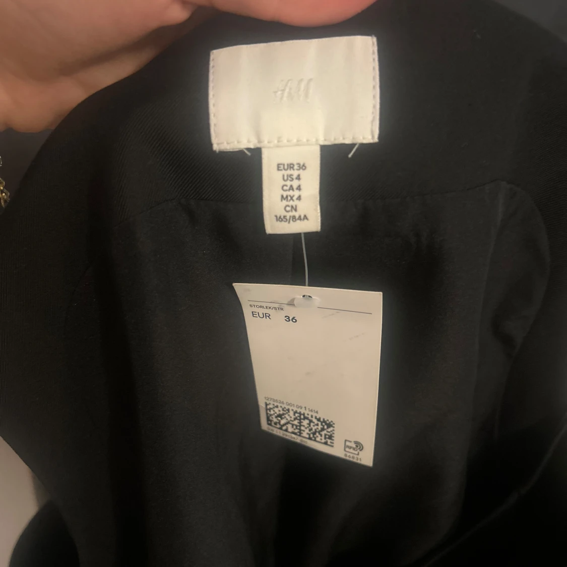 Svart kort dressad klänning H&M - 2