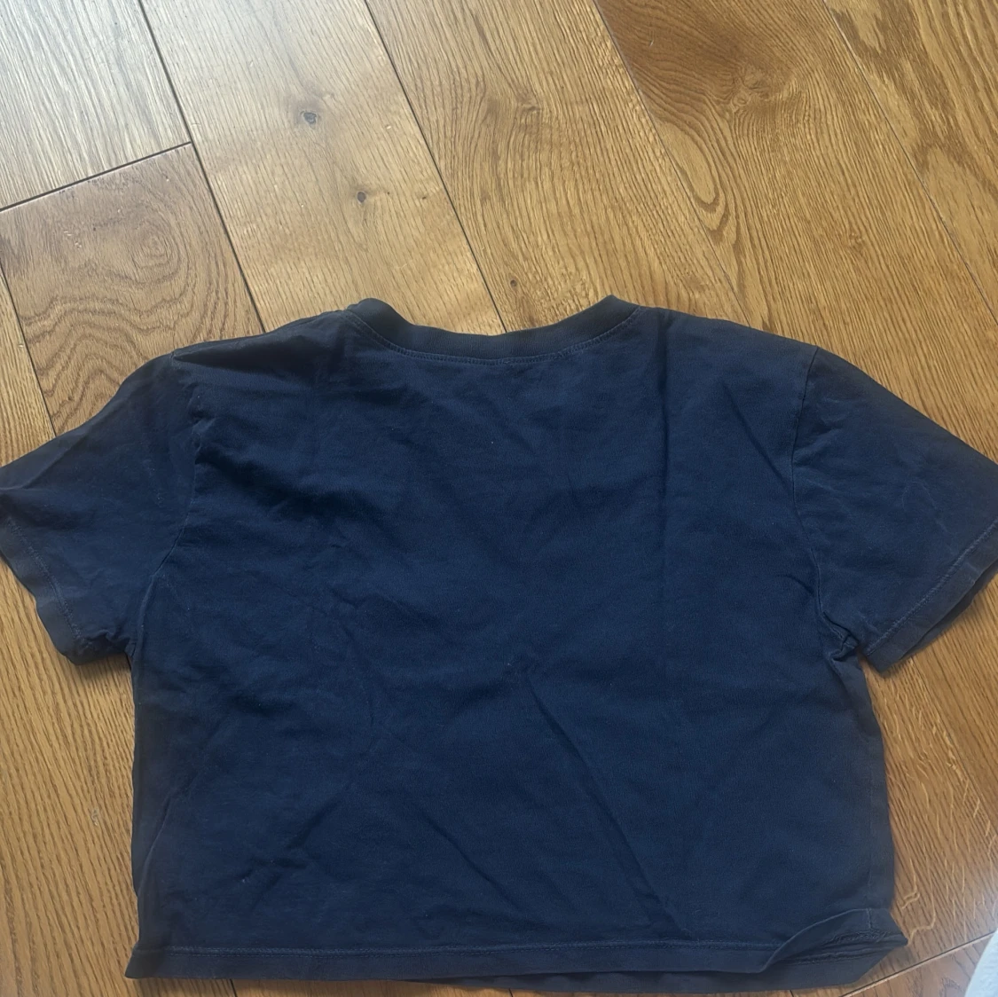 Mörkblå croppad t-shirt J.Galt - 1