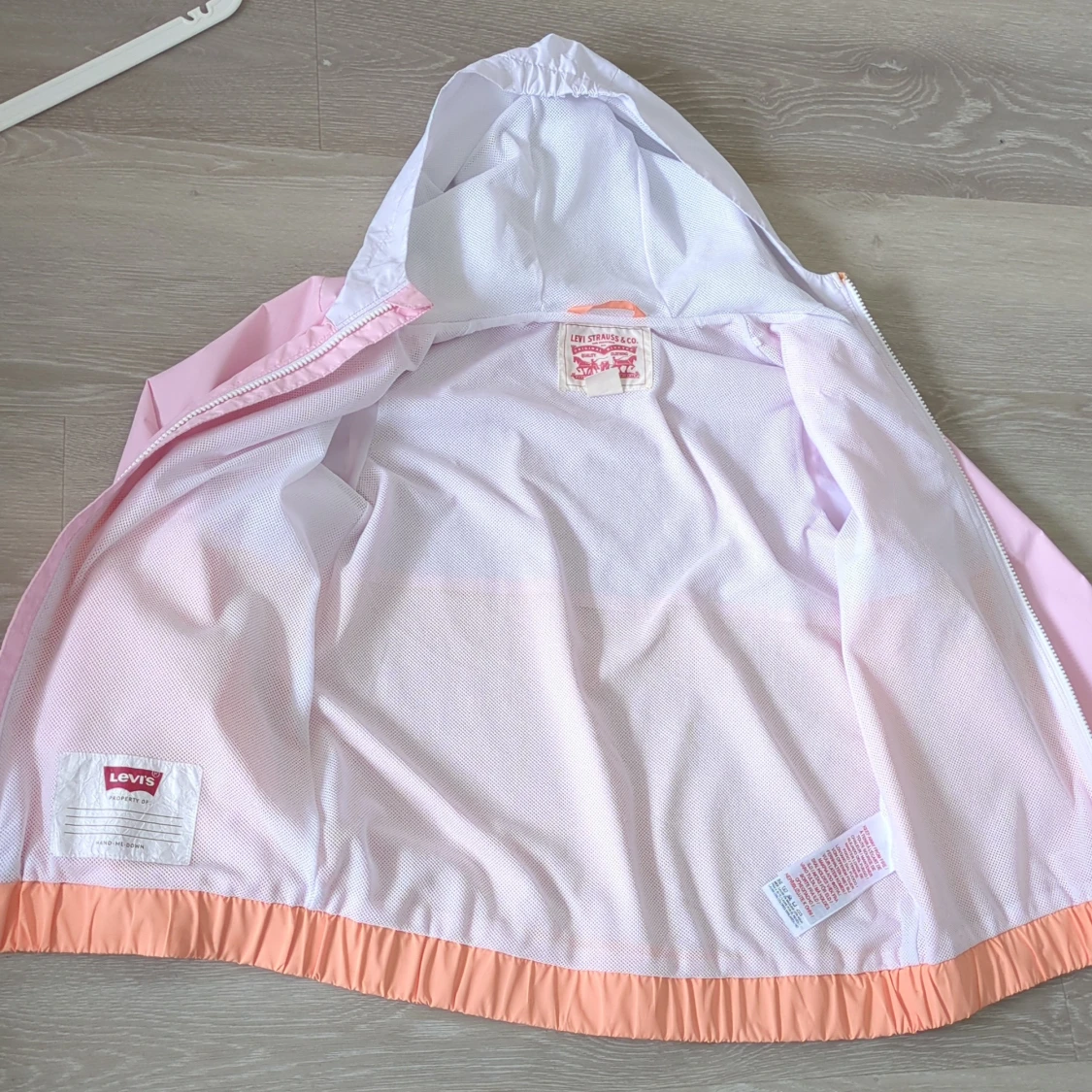 Pastellfärgad vindjacka från Levi's - 2