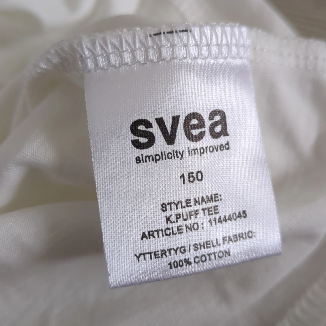 Vit t-shirt med pufftryck från Svea - 3