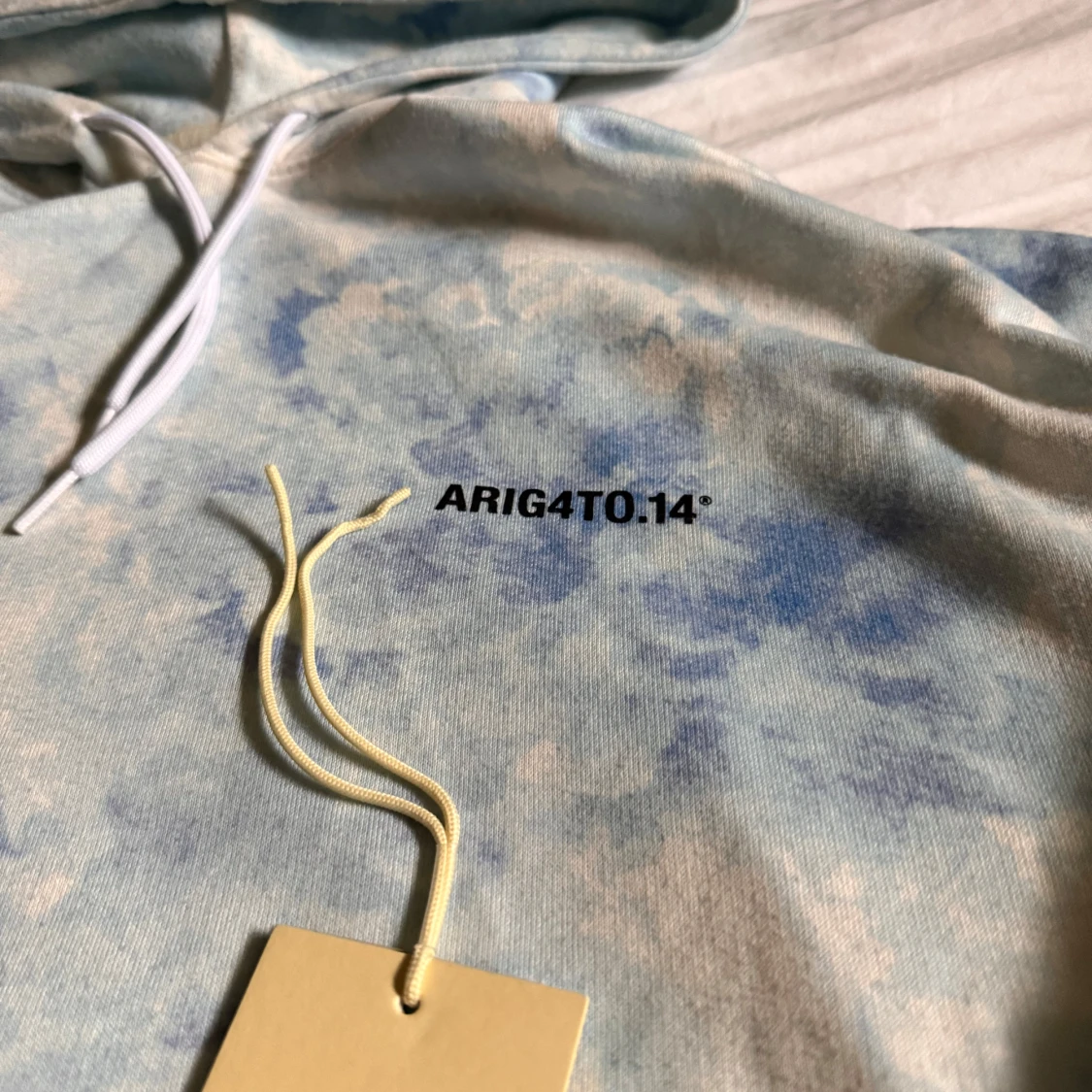 Blå tie-dye hoodie från Axel Arigato - 2