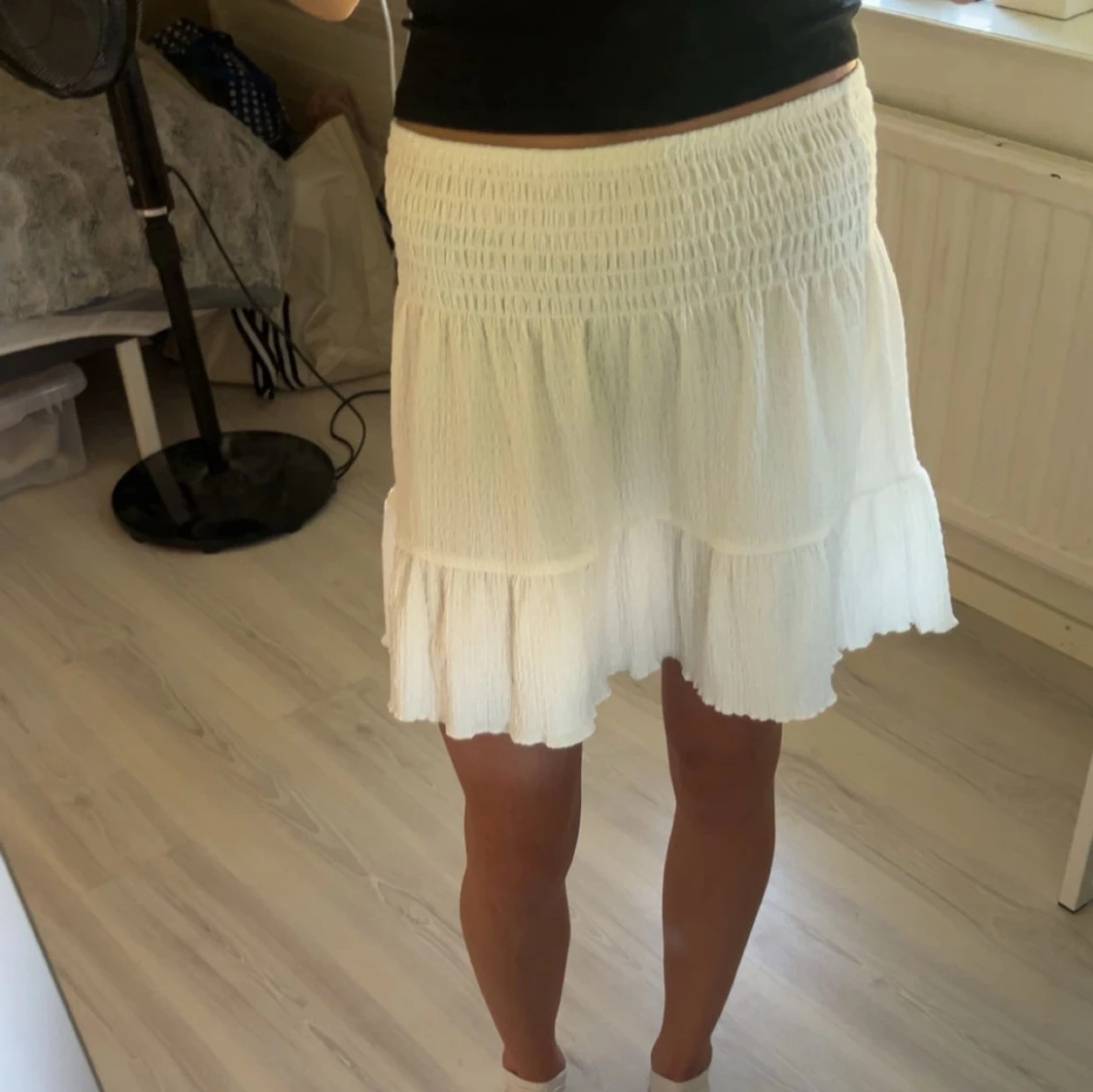 Vit volangkjol med smock