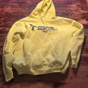 Twostroke hoodie - Tsr hoodie köpt från twostroke, den har använts en gång tror jag. 