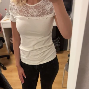 Spetstopp  - Supersöt vit spetstopp. Tveka inte att skriva om du undrar något! 💌