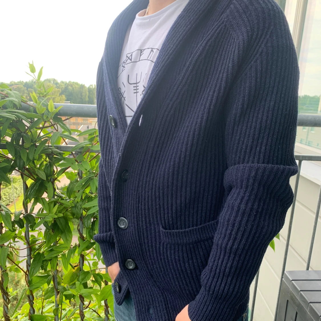 Mörkblå ribbad kofta med knappar - 2