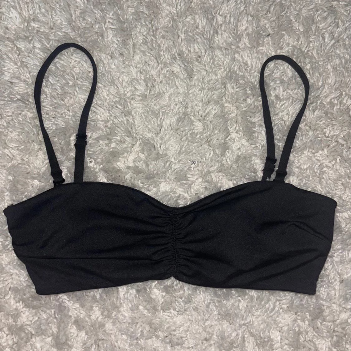 Svart bandeau bikiniöverdel