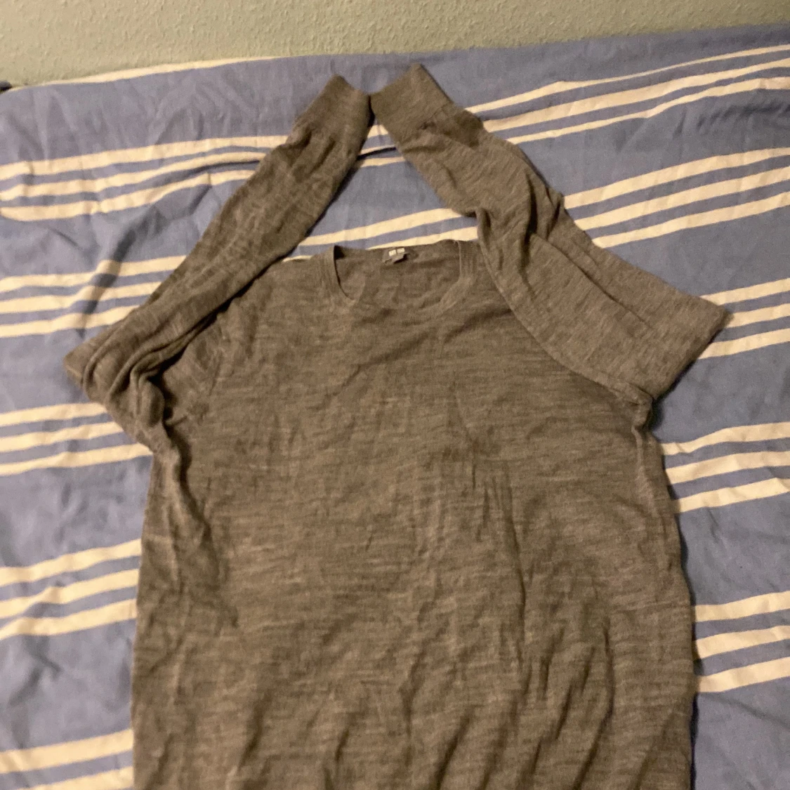 Grå stickad tröja från Uniqlo