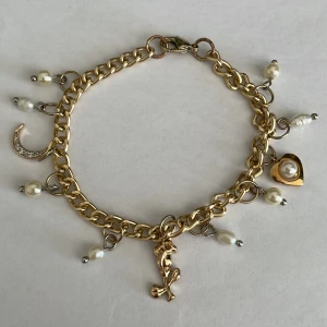 Berlockarmband - Handgjort guldfärgat berlockarmband💕