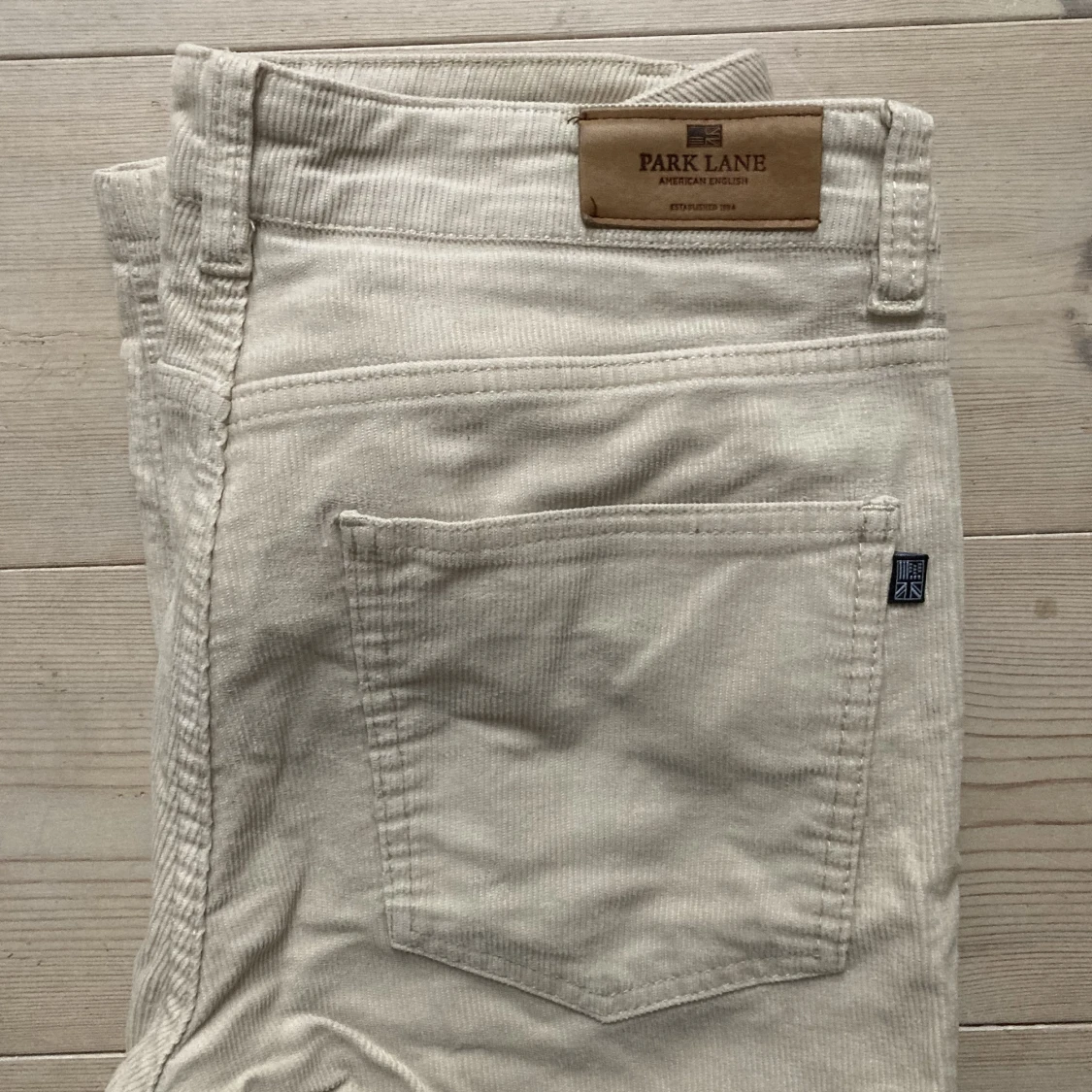 Ljusa Manchesterbyxor från Park Lane