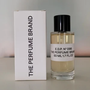 The Perfume Brand No. 98 (inspirerad av Alien Goddess) - Helt ny, levereras med originalkartong! 🌸✨️ No. 98 är en parfym med toppnoter av kokosvatten och bergamott, hjärtnoter av jasmin och heliotrop samt basnoter av bourbonvanilj och cashmeran. Hör av dig med frågor 🩷