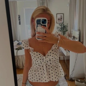 Prickig blus - Söt blus, storlek S 💕