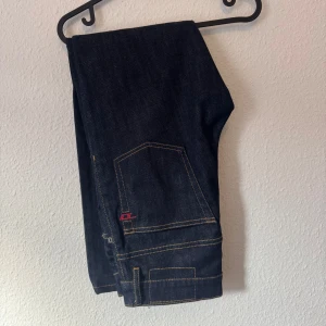 Mörkblå Diesel jeansbyxor - Helt nya ej använda 29/32