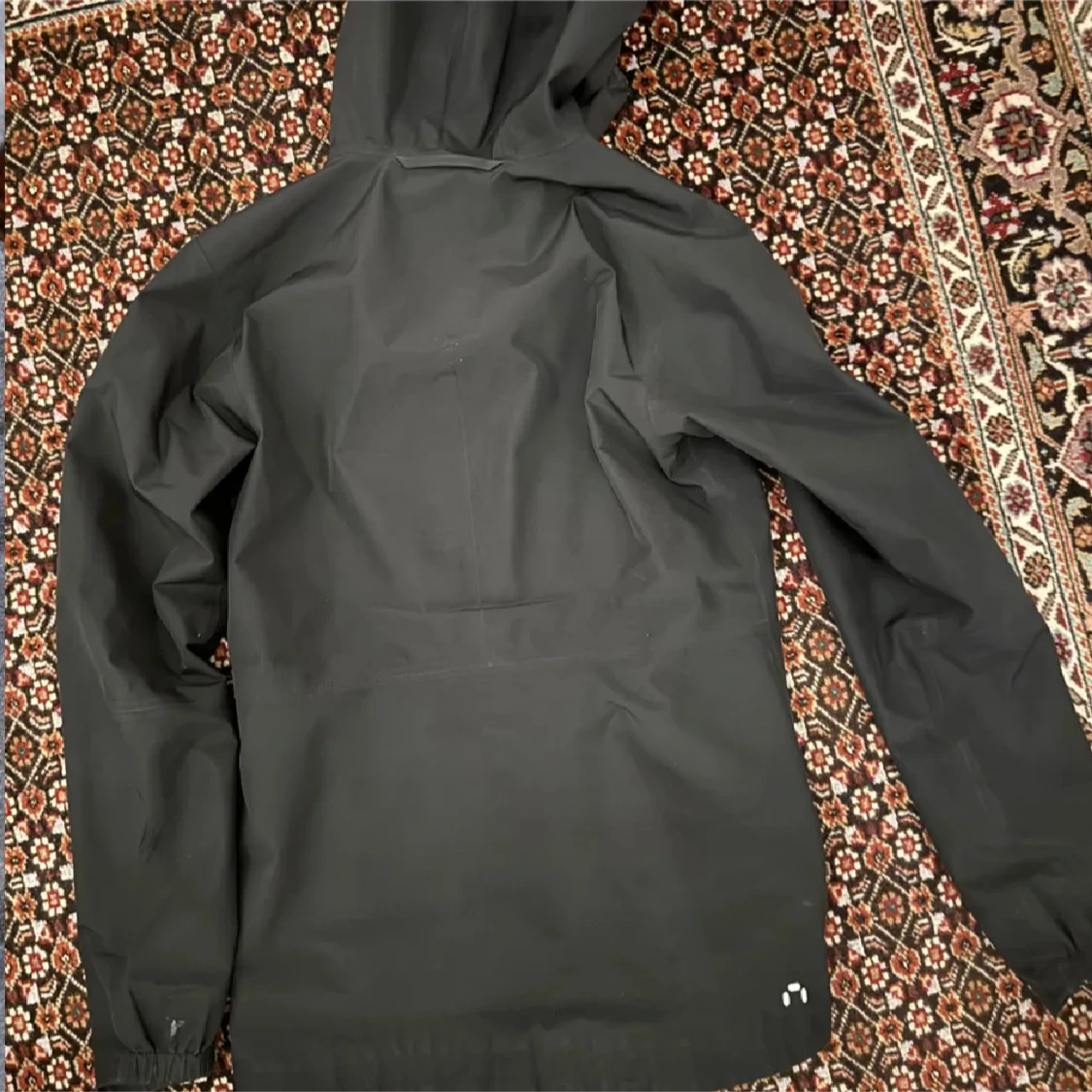 Svart vindjacka från Haglöfs med huva - 2