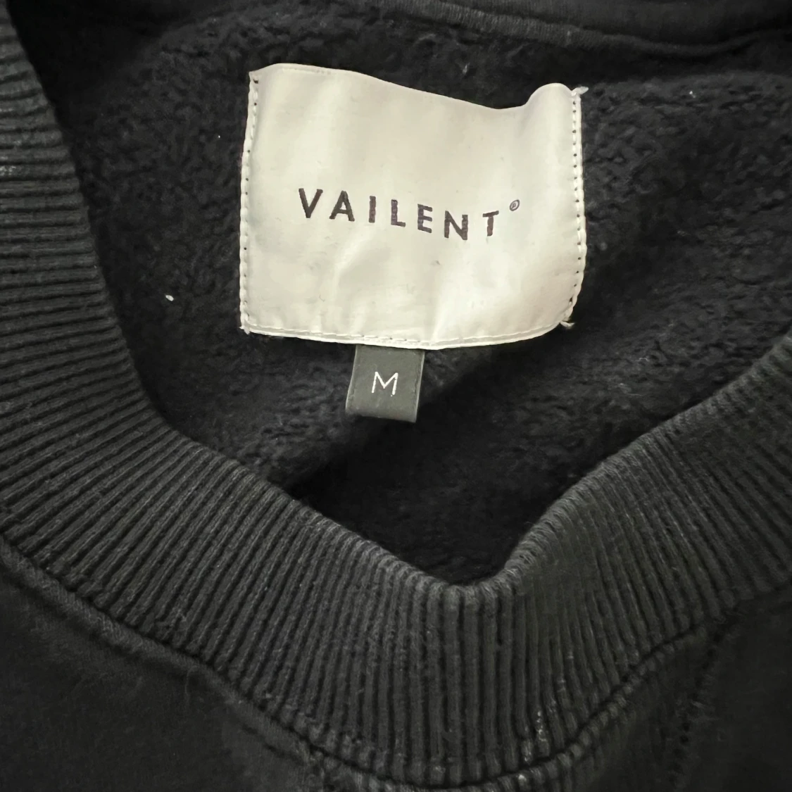 Svart sweatshirt från Vailent - 1