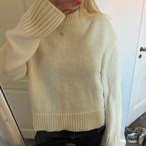 Stickad tröja - Stickad tröja creme vit / beige från &other stories