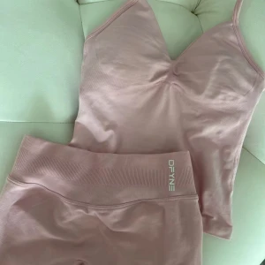 DFYNE set - I storlek S modellen impact färgen light pink