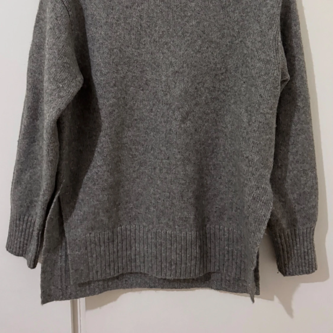Grå stickad polotröja 