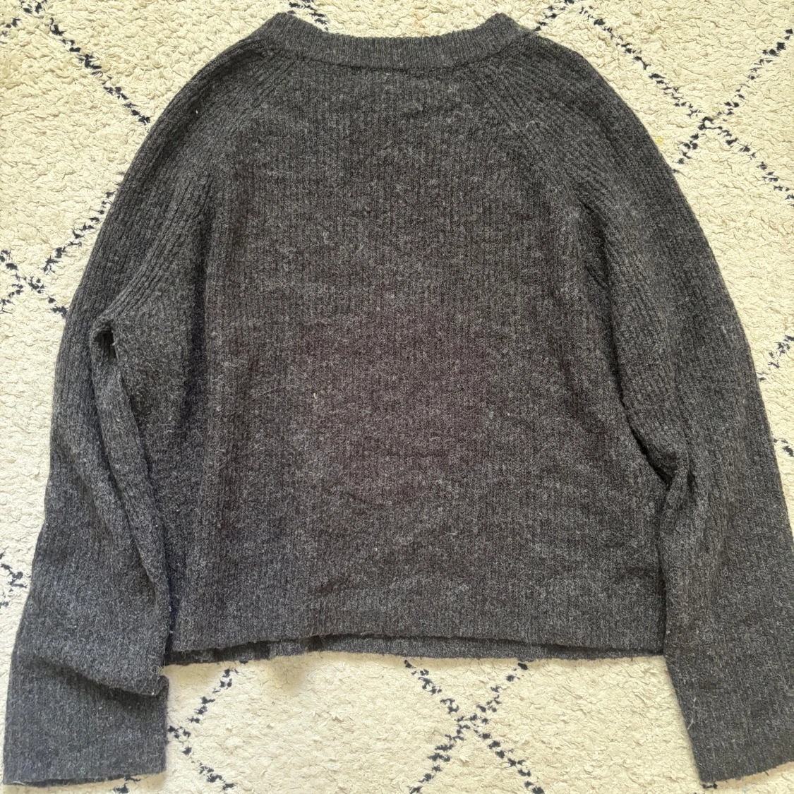 Mörkgrå stickad tröja från Pieces - 1