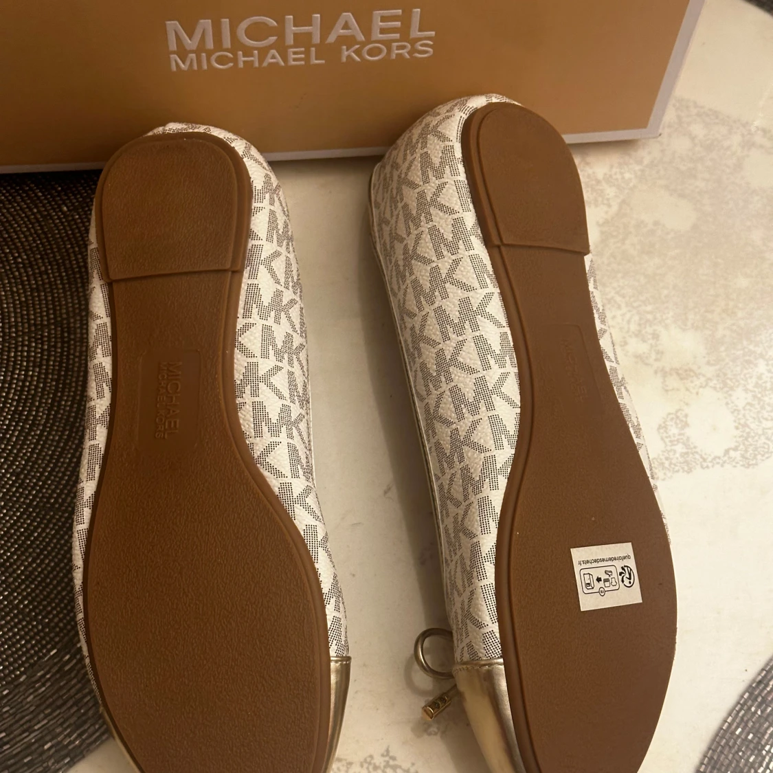 Michael Kors ballerinaskor med rosett och hjärtdetalj - 2