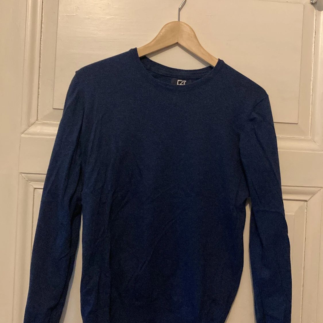 Mörkblå tröja från Cutter & Buck