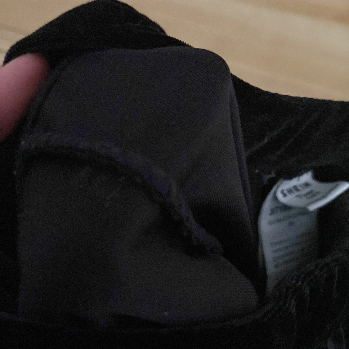 Svarta velourbyxor med strass-stjärna från SHEIN - 3