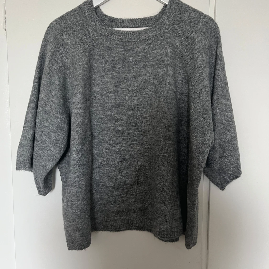 Grå stickad tröja från Lager 157
