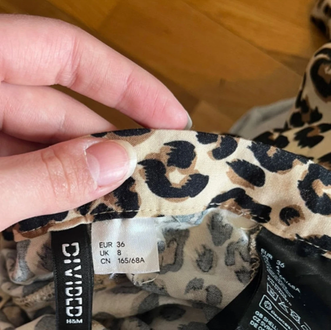 Leopardmönstrad kjol med slits - 4
