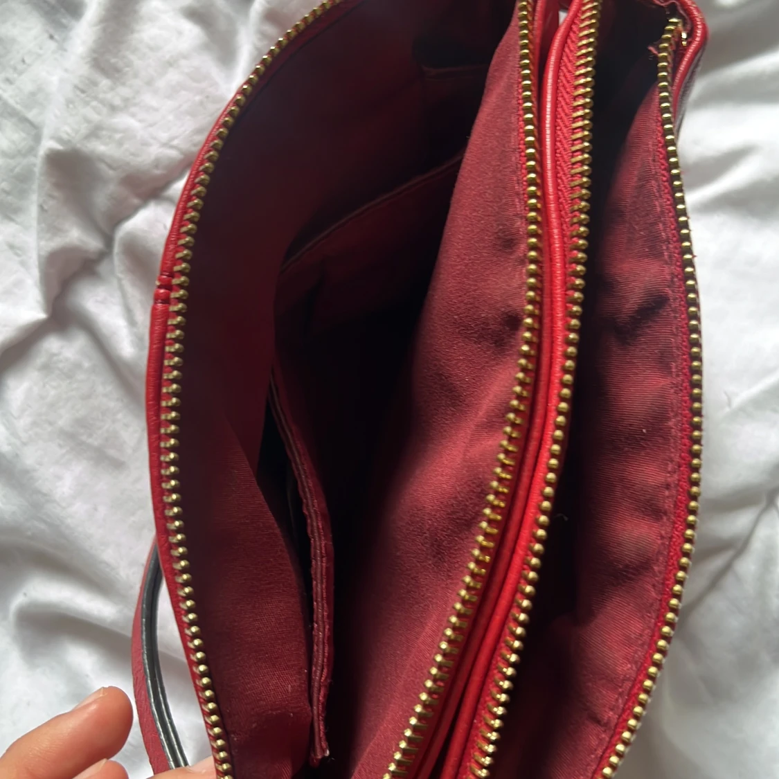 Röd axelväska i skinnimitation - 4