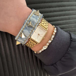 Jeansarmband med nitar  - Super snyggt jeansarmband med guldiga nitar!! Perfekt till sommaren ☀️💝🌺