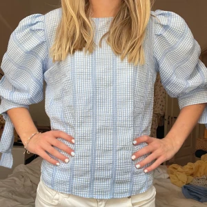 Topp köpt från Arkivet  - Supersöt topp man kan ha i sommar till ett par vita jeans ex😍😍