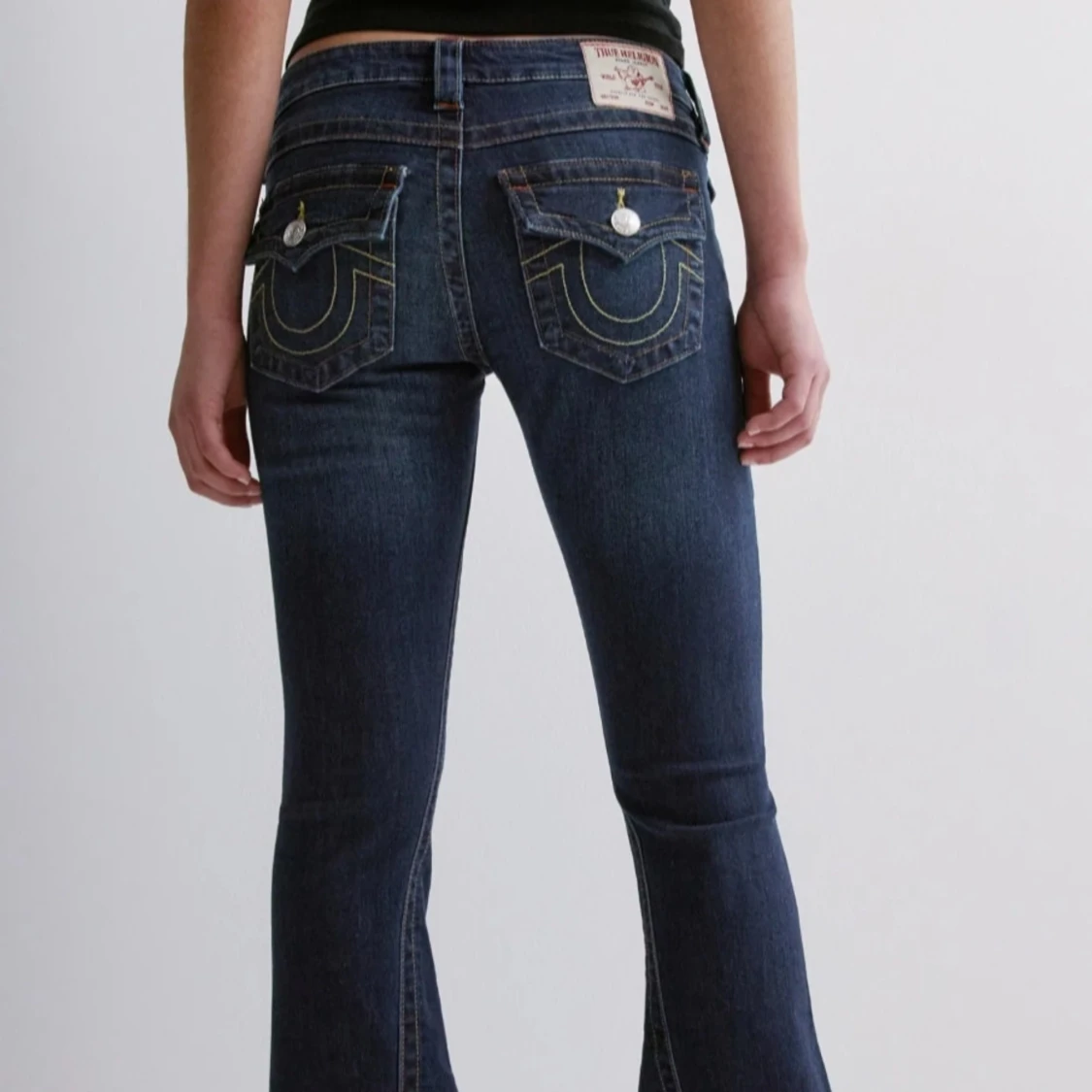 Mörkblå bootcut jeans från True Religion