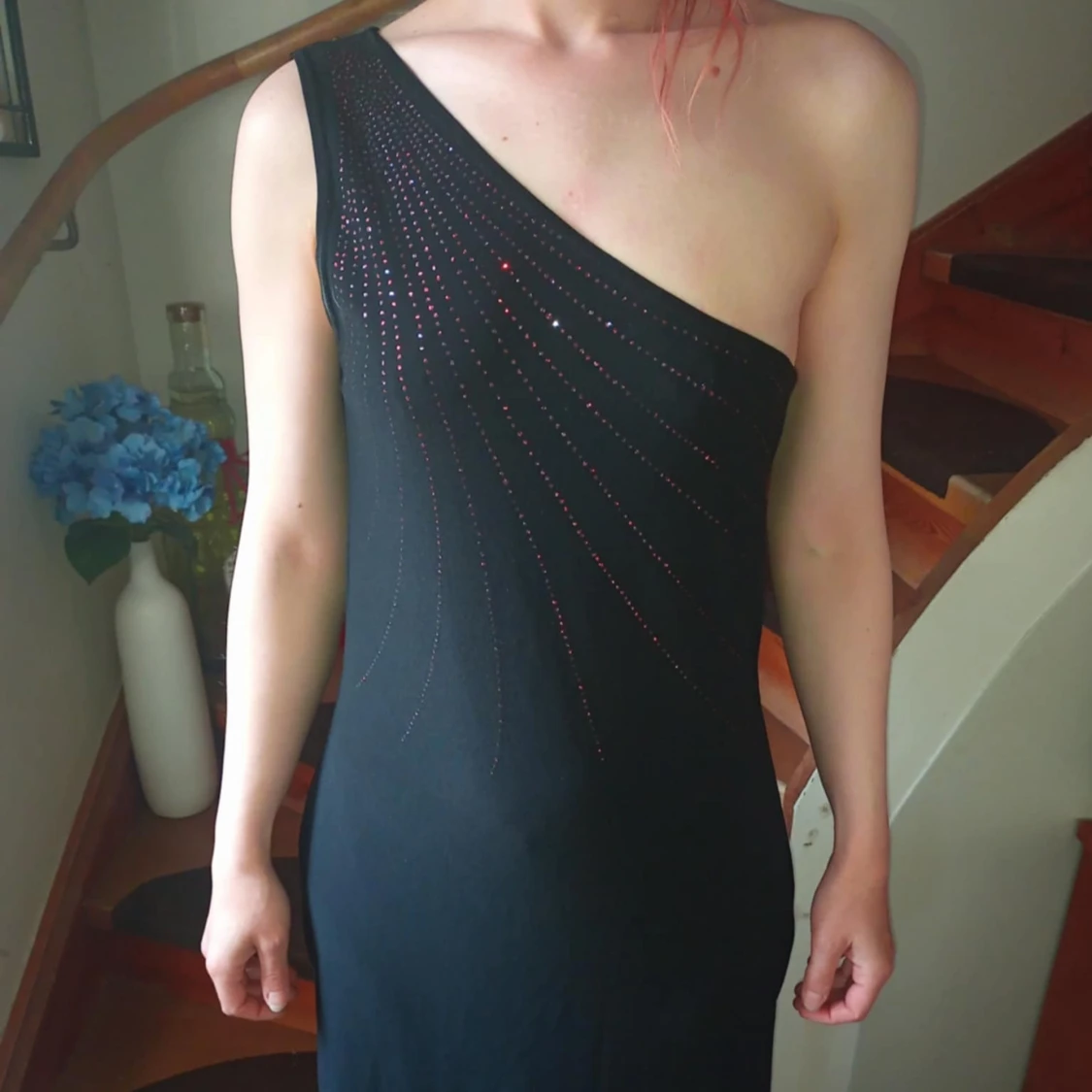 Svart oneshoulder långklänning från Vero Moda