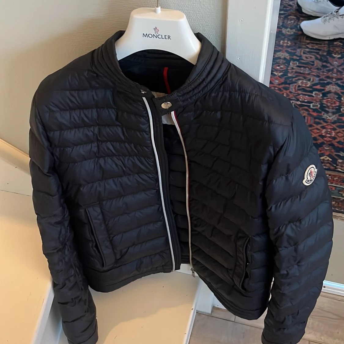Svart pufferjacka från Moncler - 1
