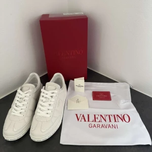 Valentino Garavani skor - Skor från Valentino | Storlek 43 | Ovanliga | Priset kan diskuteras om du följer samt snabb affär | Skriv vid funderingar |