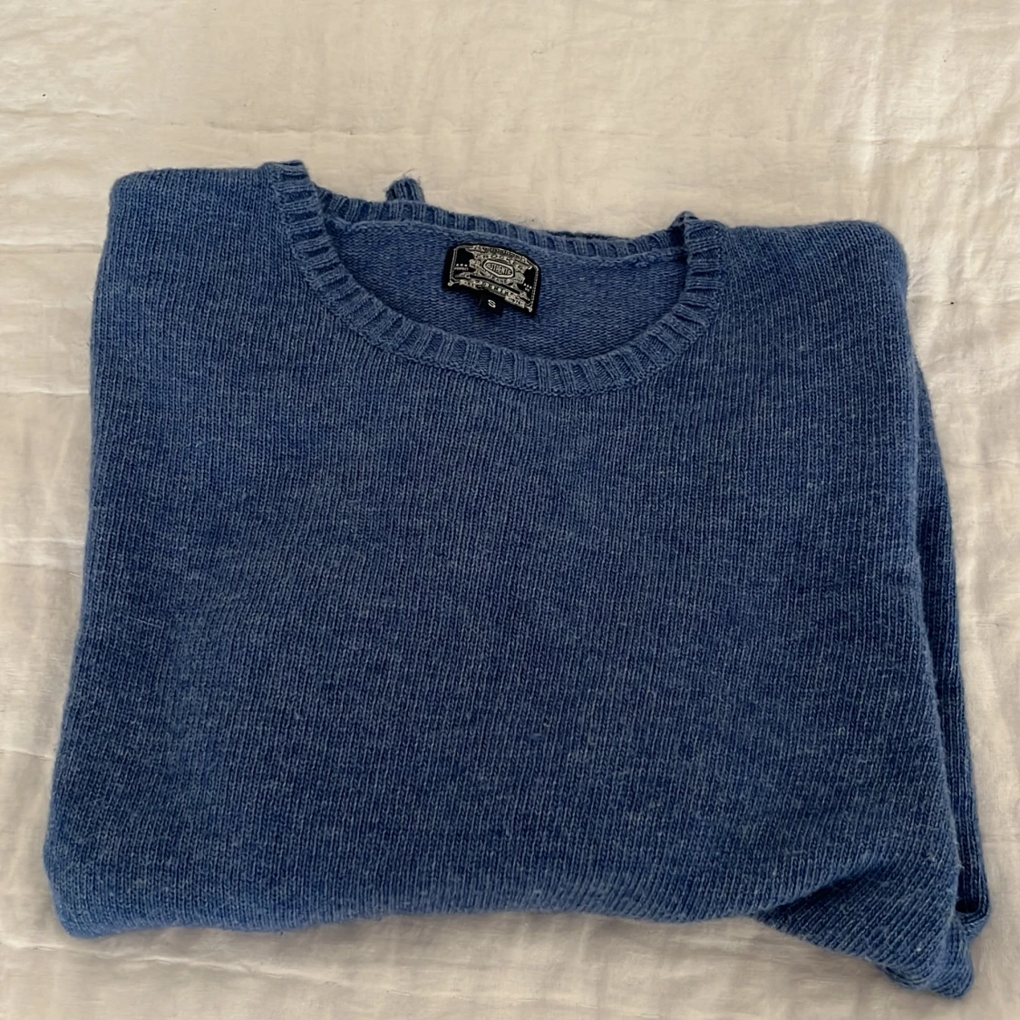Blå stickad tröja från Crocker