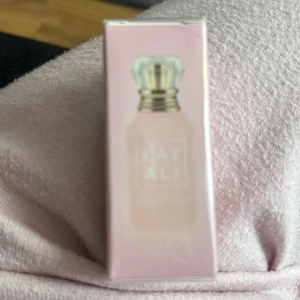 Kayali Yum marshallow  33 EdP 10ml - 10 ML, HELT NY, säljer för 290kr. EJ BYTEN! EJ SÄKNING AV PRISET, DET ÄR 290 KR PUNKT, lycka till 😉 