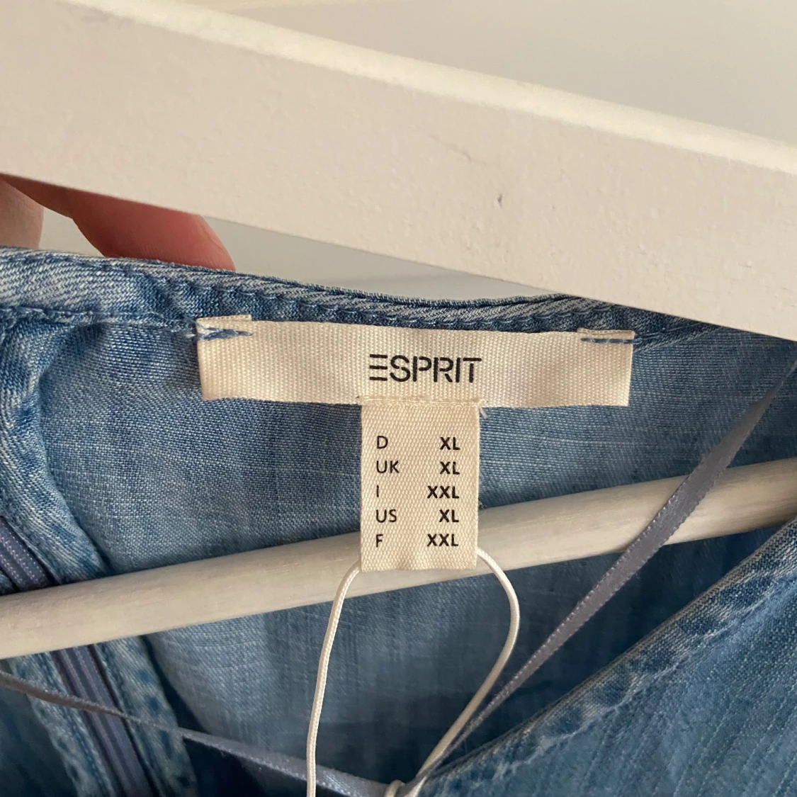 Blå klänning med knytskärp från Esprit - 2