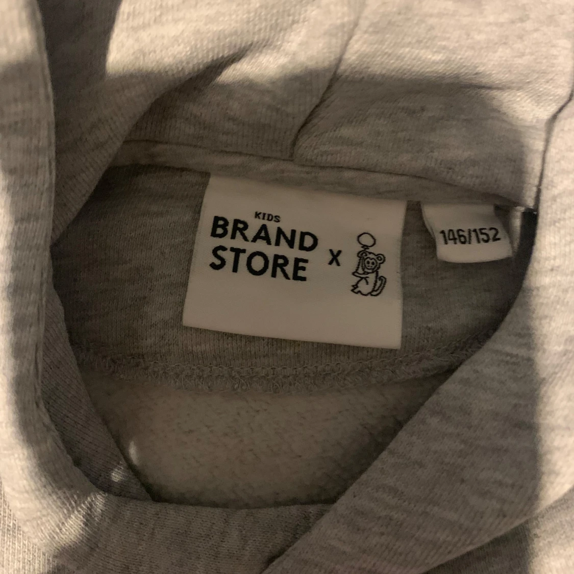 Grå hoodie från Brand Store Kids - 2